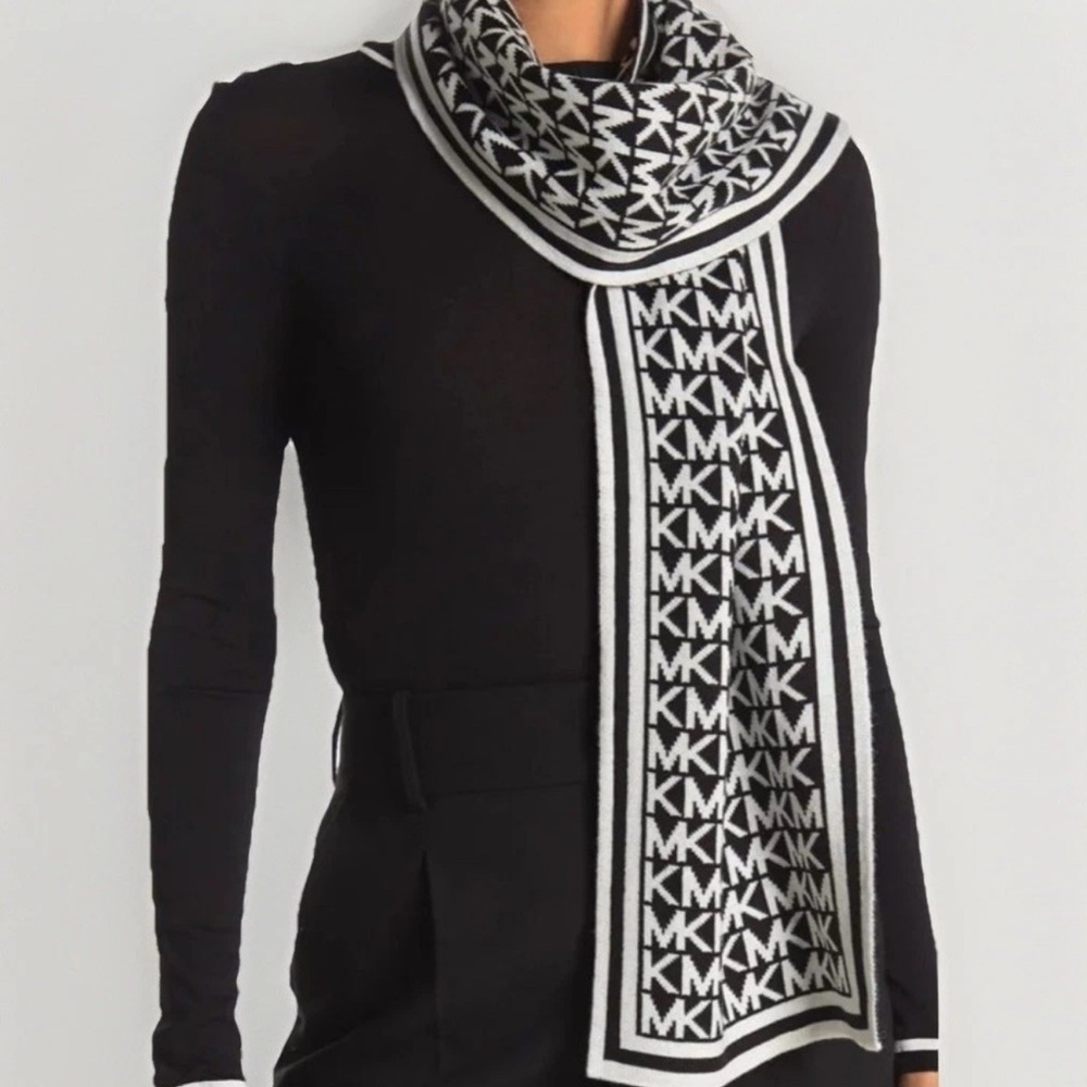 Michael Kors MK Bordered Logo Reversible Winter Scarf Knit Black/White New 11x62